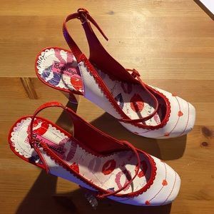 Betseyville by Betsey Johnson Shoes size 9.5